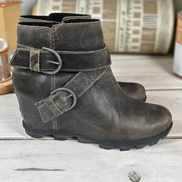 Sorel Joan of Arctic Wedge Double Buckle Leather Ankle Boots Size 9.5 - Picture 1 of 9